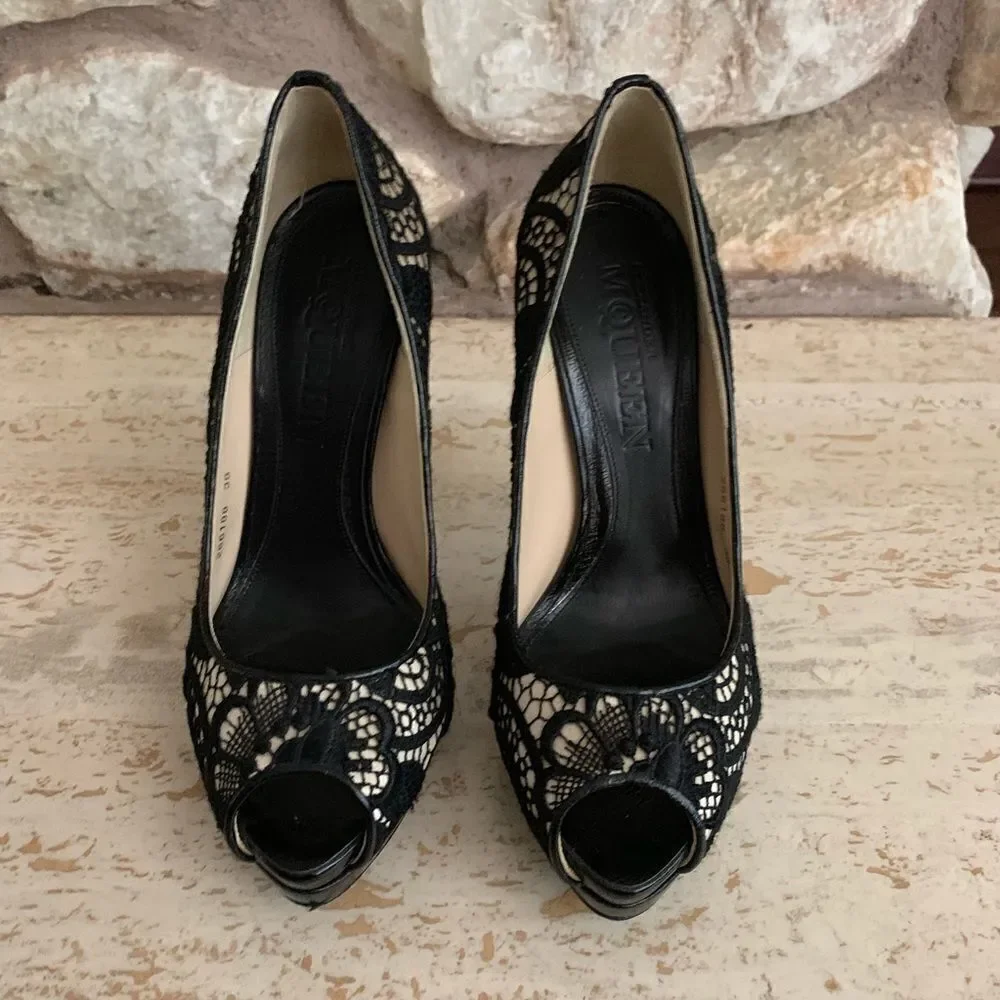 Alexander McQueen Orchid Lace peep toe pumps - Picture 3 of 8